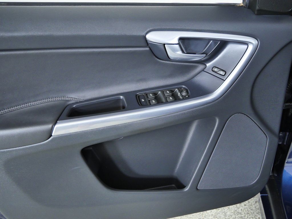 Thumbnail: 2015 Volvo XC60 - 35