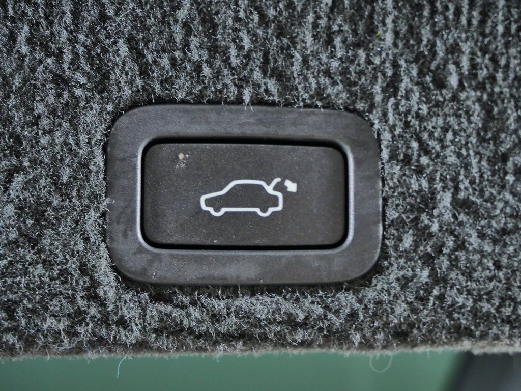 Thumbnail: 2015 Volvo XC60 - 16