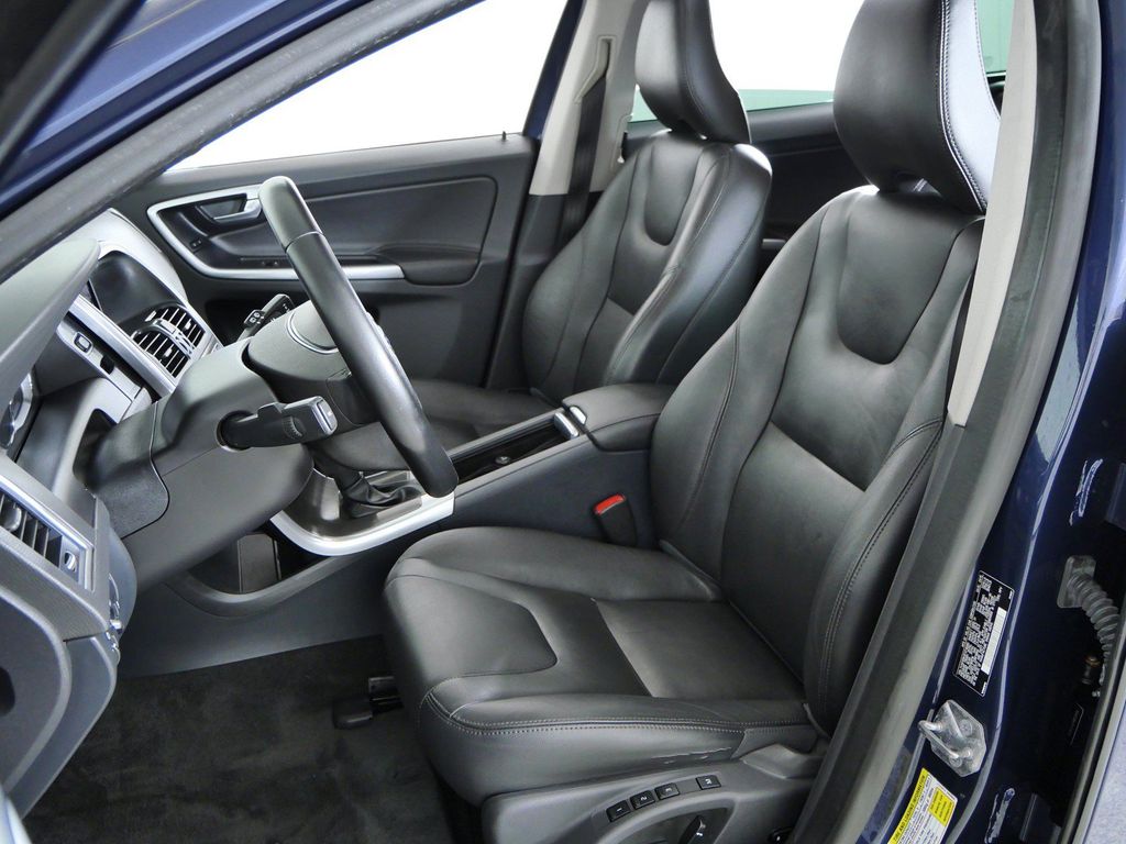 Thumbnail: 2015 Volvo XC60 - 34