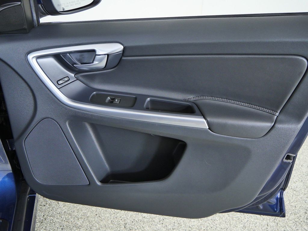 Thumbnail: 2015 Volvo XC60 - 29