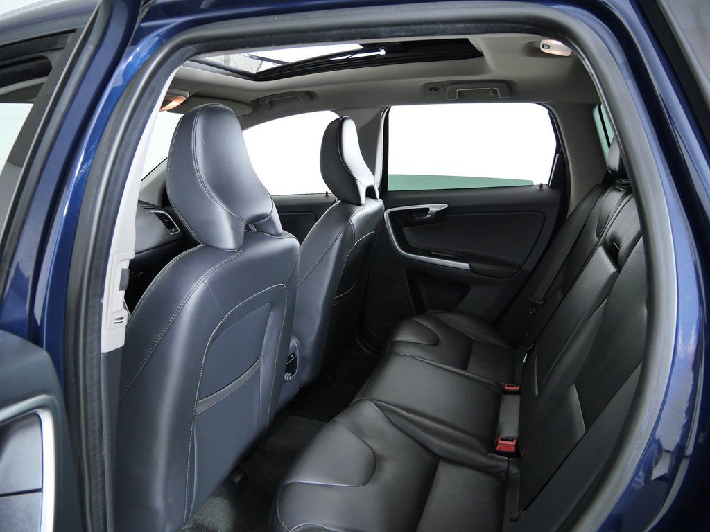 Thumbnail: 2015 Volvo XC60 - 31