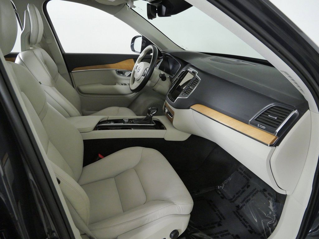 Thumbnail: 2022 Volvo XC90 - 9