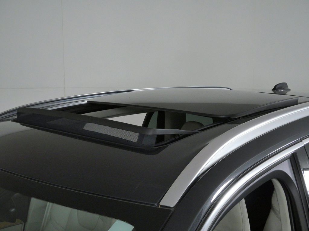 Thumbnail: 2022 Volvo XC90 - 26