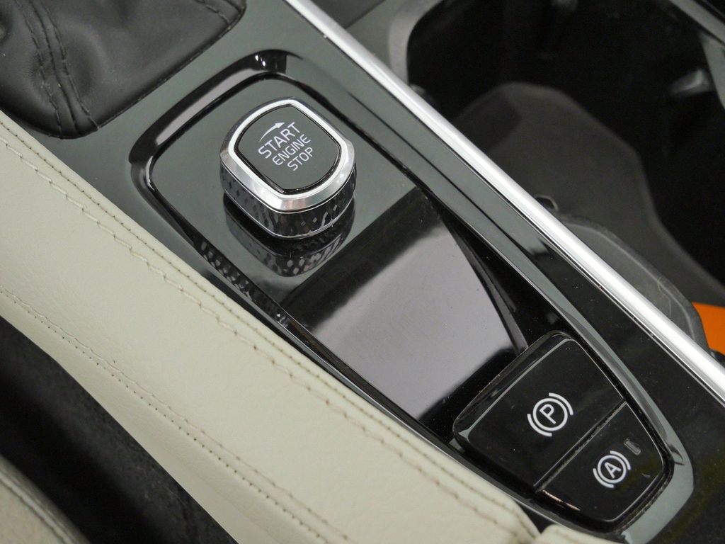 Thumbnail: 2022 Volvo XC90 - 50
