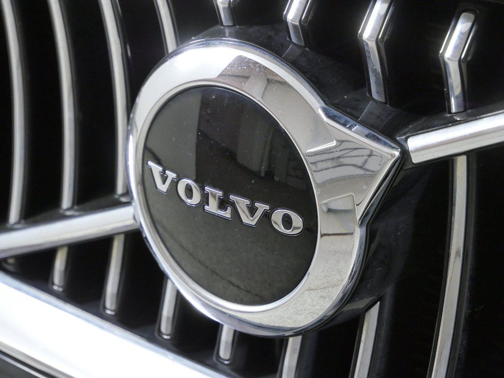 Thumbnail: 2022 Volvo XC90 - 18