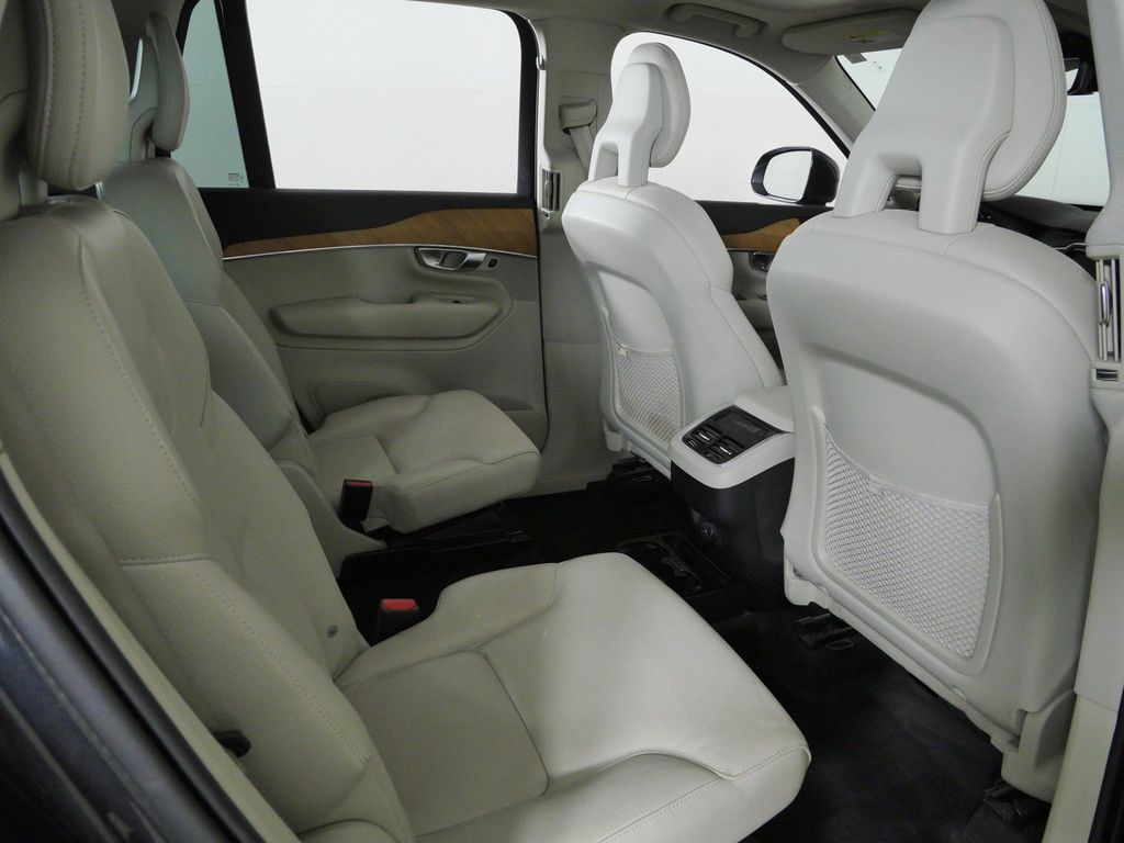 Thumbnail: 2022 Volvo XC90 - 11