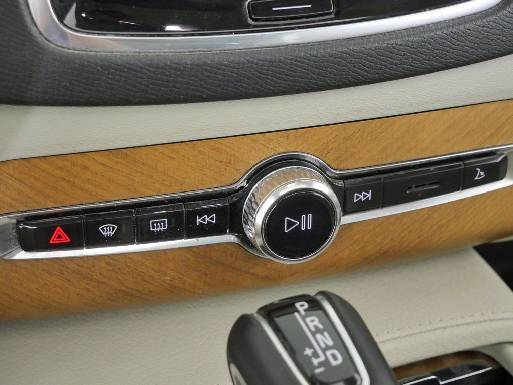Thumbnail: 2022 Volvo XC90 - 48
