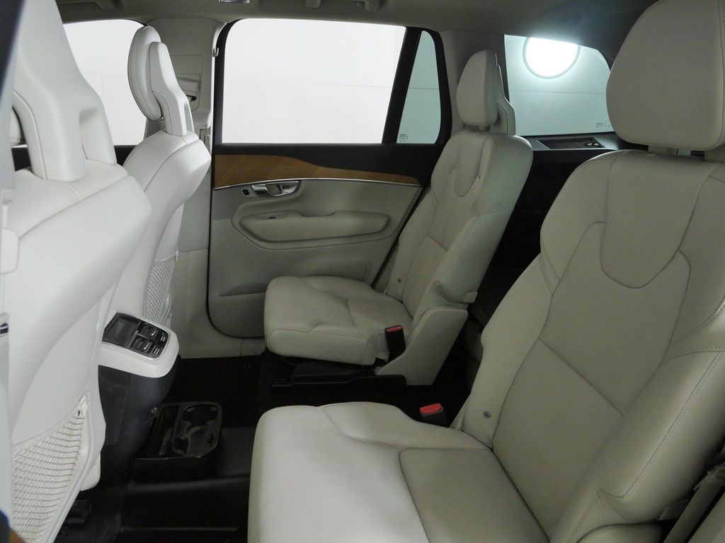 Thumbnail: 2022 Volvo XC90 - 35