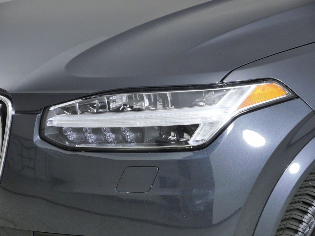 Thumbnail: 2022 Volvo XC90 - 17