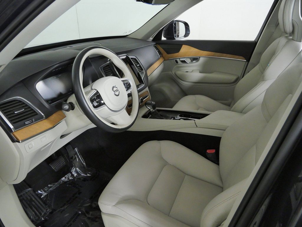 Thumbnail: 2022 Volvo XC90 - 37