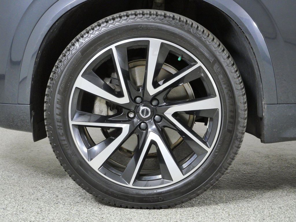 Thumbnail: 2022 Volvo XC90 - 25