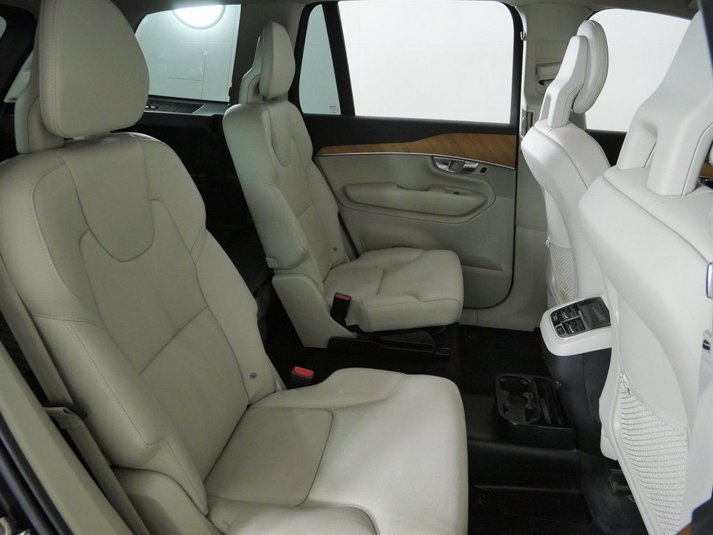 Thumbnail: 2022 Volvo XC90 - 31