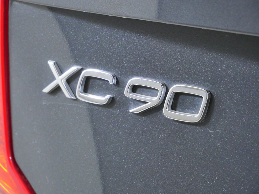 Thumbnail: 2022 Volvo XC90 - 23