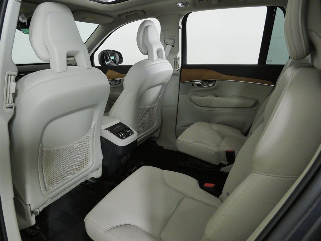 Thumbnail: 2022 Volvo XC90 - 34
