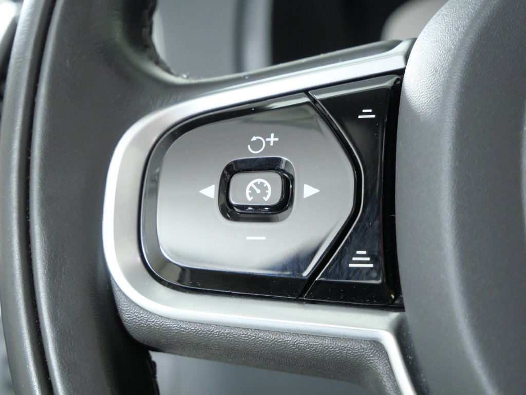 Thumbnail: 2020 Volvo XC90 - 44
