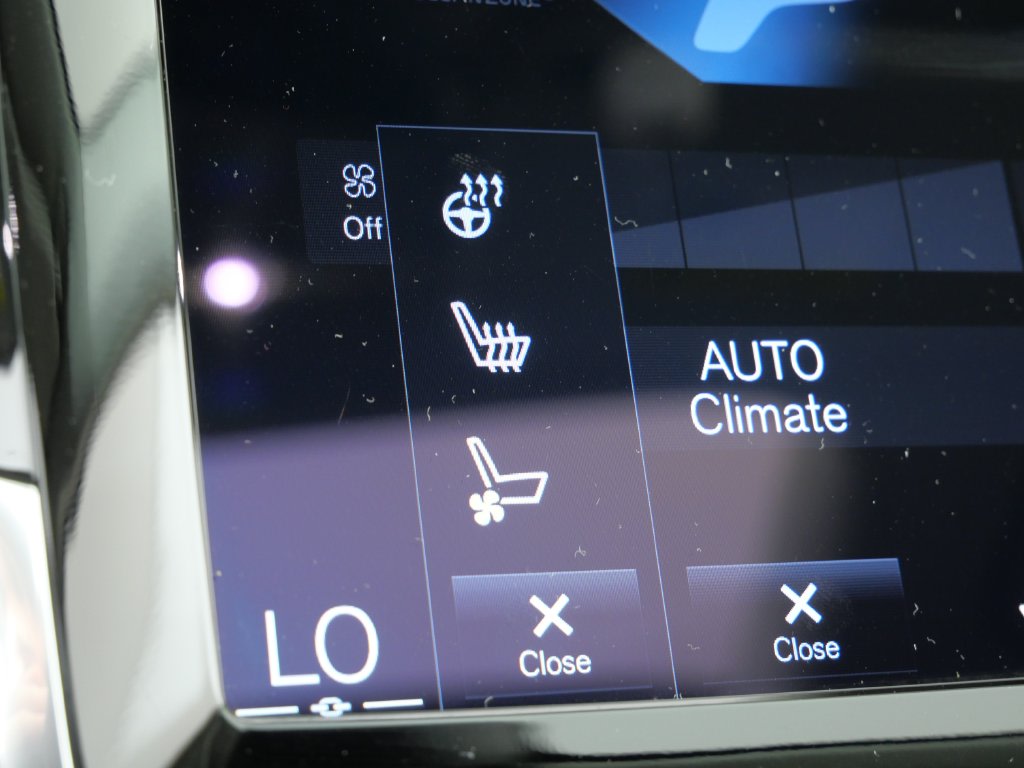 Thumbnail: 2020 Volvo XC90 - 14