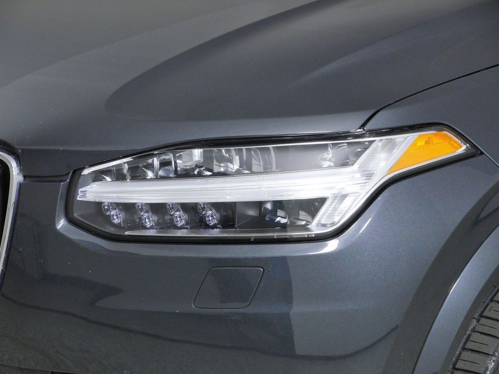 Thumbnail: 2021 Volvo XC90 - 17