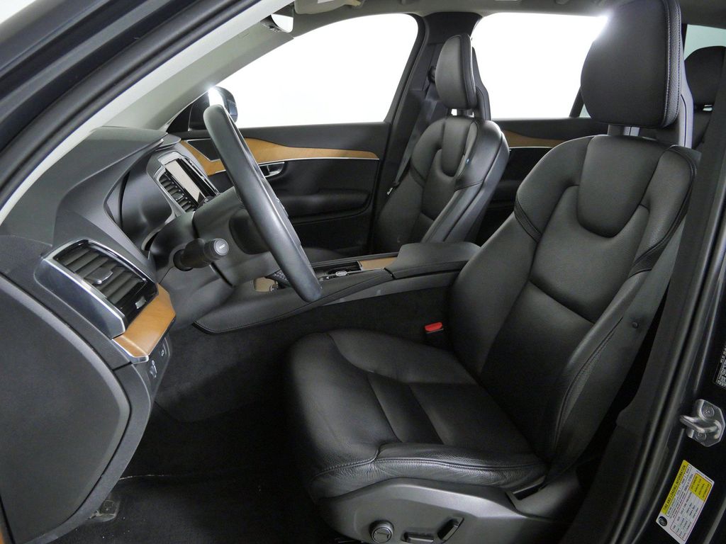 Thumbnail: 2021 Volvo XC90 - 38