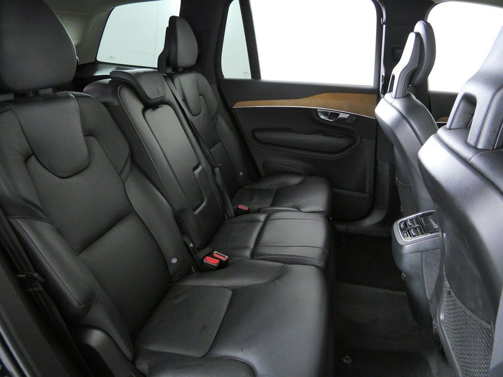 Thumbnail: 2021 Volvo XC90 - 31