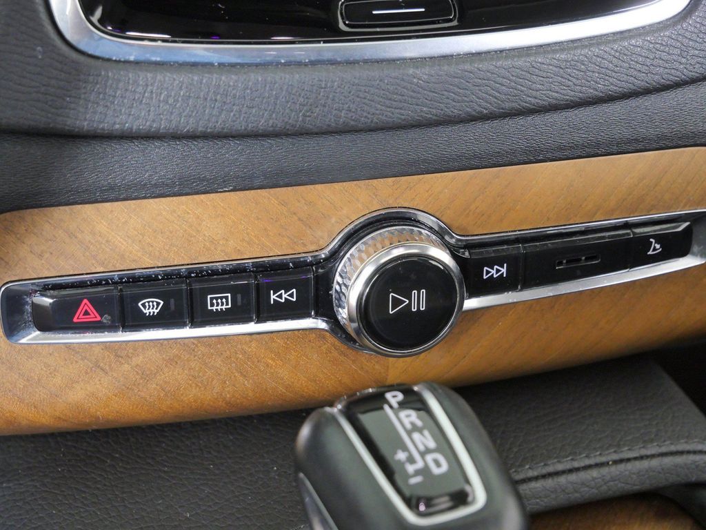 Thumbnail: 2021 Volvo XC90 - 50