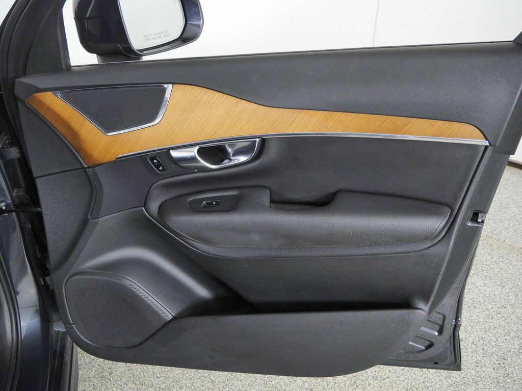Thumbnail: 2021 Volvo XC90 - 27