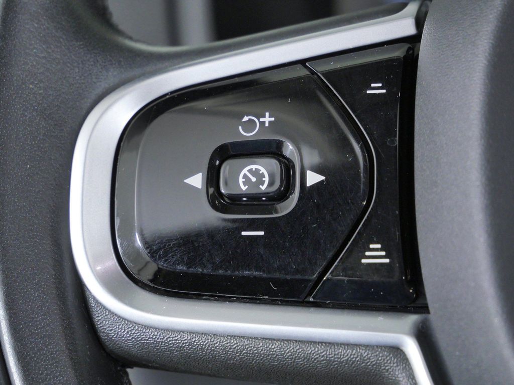 Thumbnail: 2021 Volvo XC90 - 43