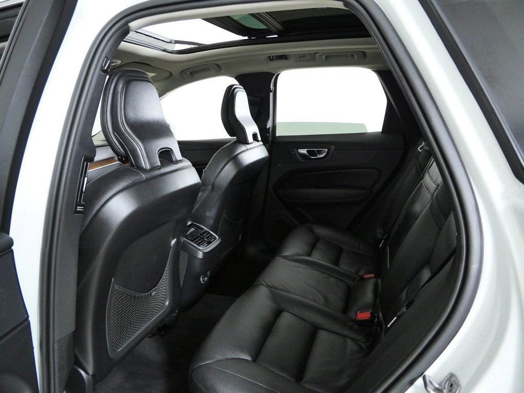 Thumbnail: 2019 Volvo XC60 - 33