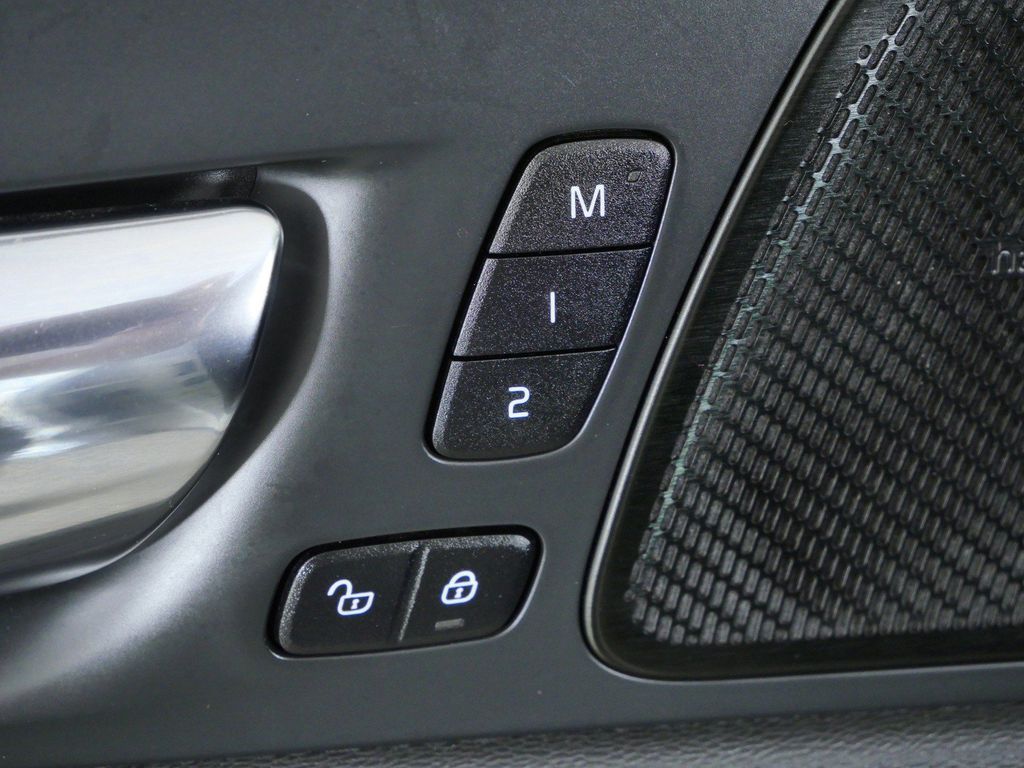 Thumbnail: 2019 Volvo XC60 - 39