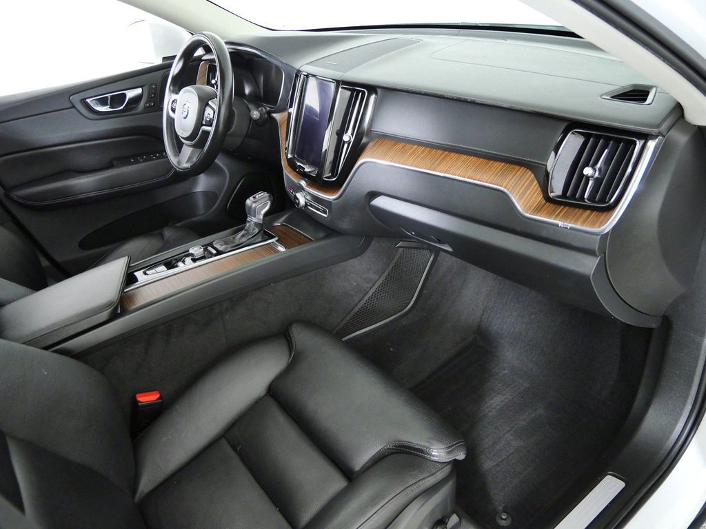 Thumbnail: 2019 Volvo XC60 - 9