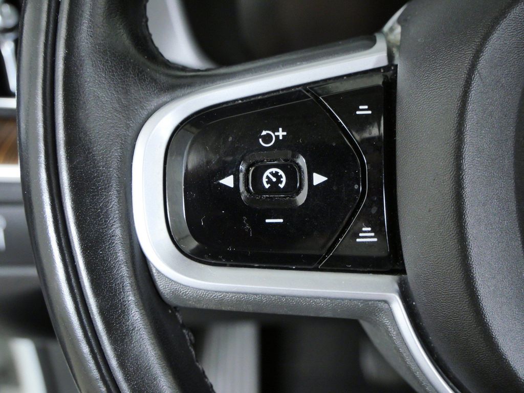 Thumbnail: 2019 Volvo XC60 - 43