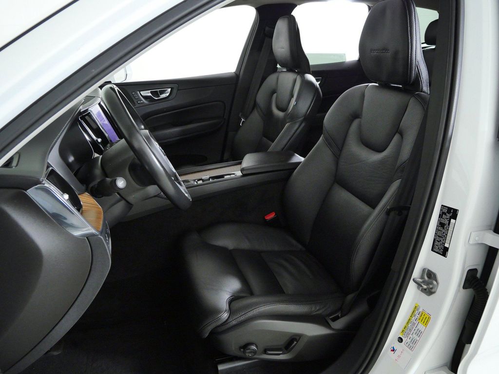 Thumbnail: 2019 Volvo XC60 - 11