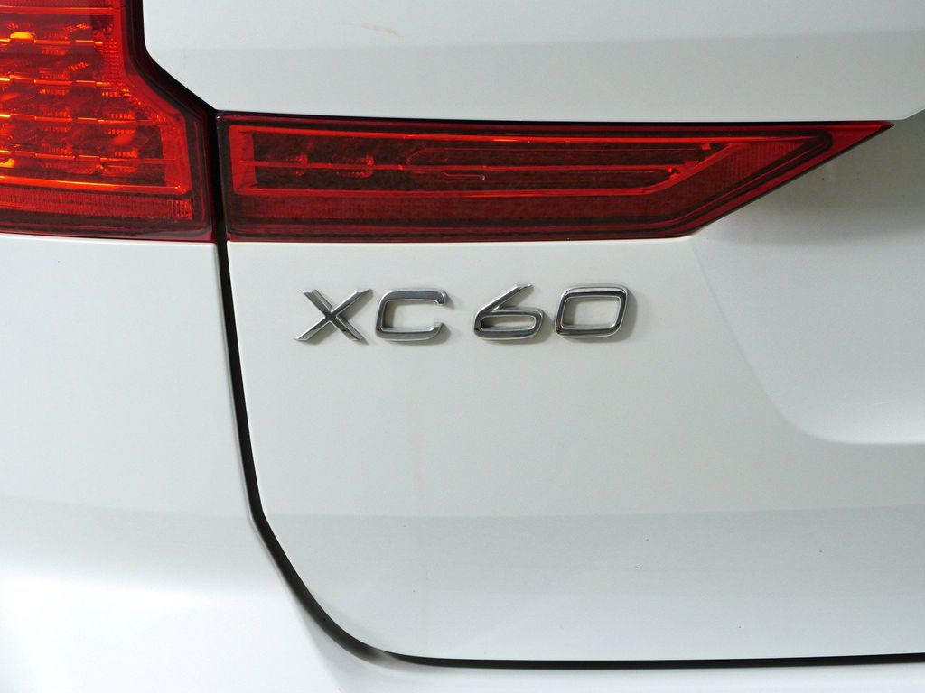 Thumbnail: 2019 Volvo XC60 - 25