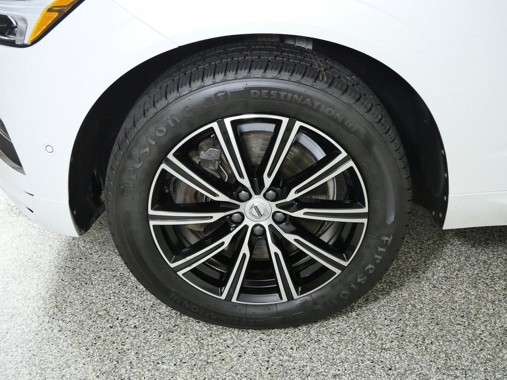 Thumbnail: 2019 Volvo XC60 - 8