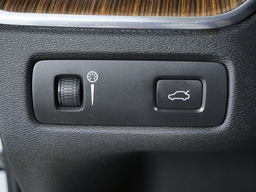 Thumbnail: 2019 Volvo XC60 - 42