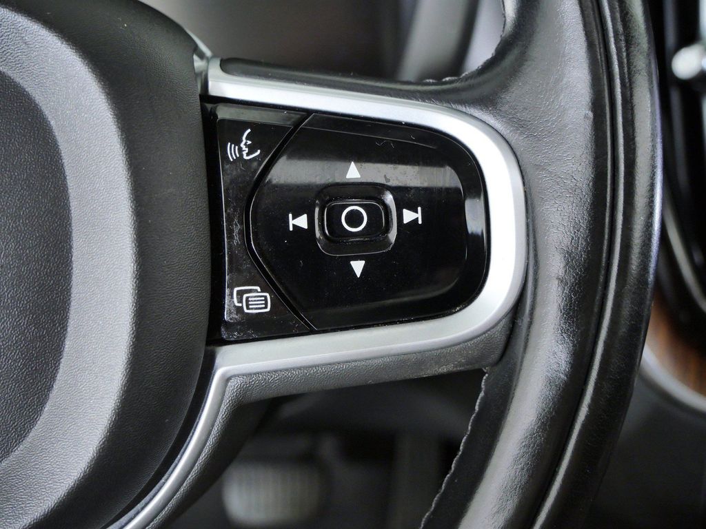 Thumbnail: 2019 Volvo XC60 - 44