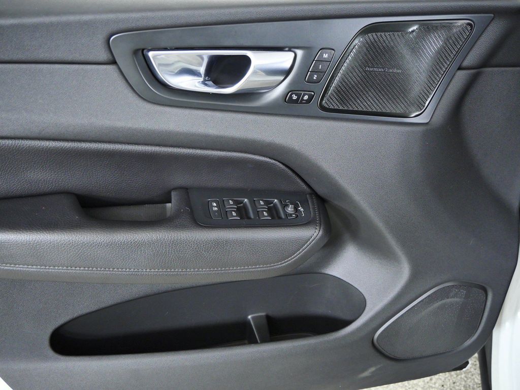 Thumbnail: 2019 Volvo XC60 - 36