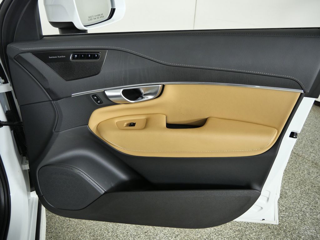 Thumbnail: 2024 Volvo XC90 - 24