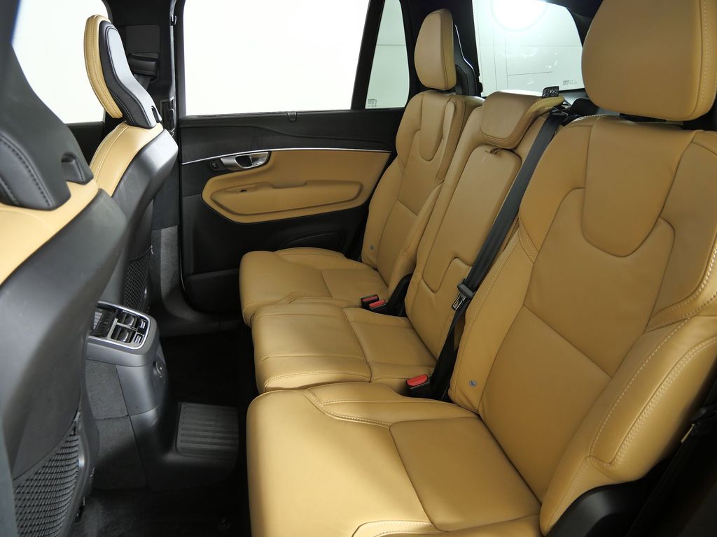 Thumbnail: 2024 Volvo XC90 - 32