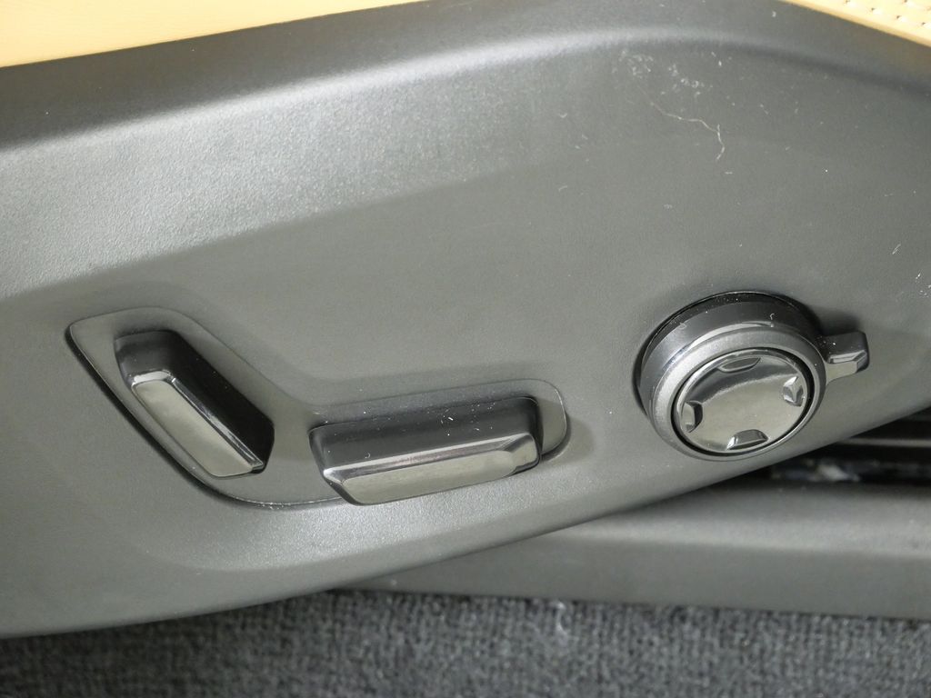 Thumbnail: 2024 Volvo XC90 - 25