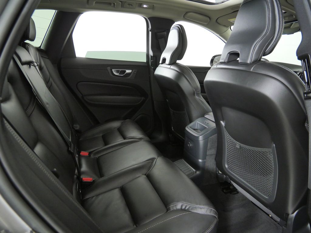 Thumbnail: 2023 Volvo XC60 - 11