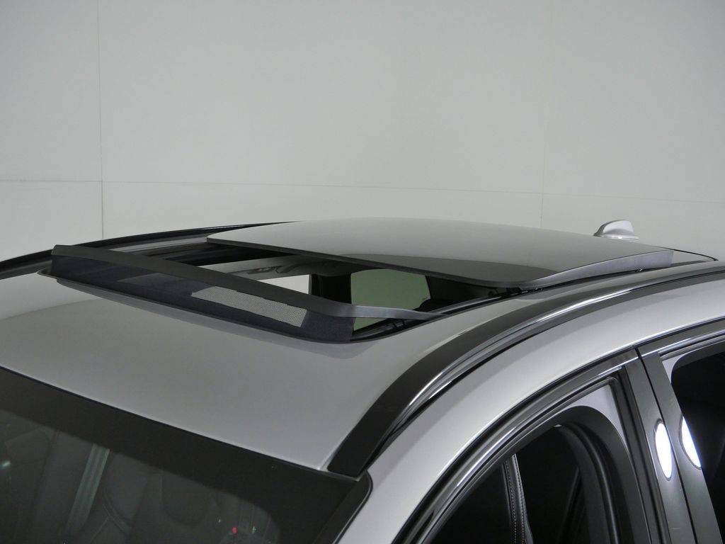 Thumbnail: 2023 Volvo XC60 - 26