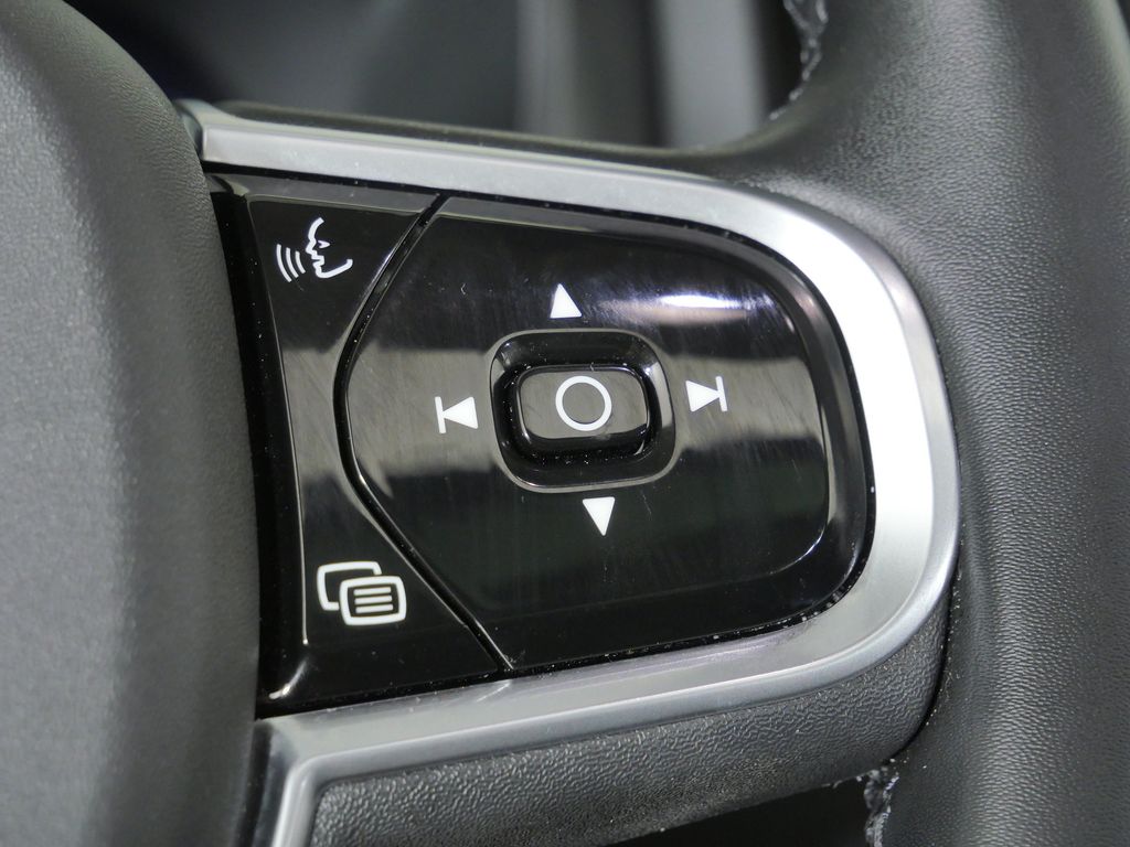 Thumbnail: 2023 Volvo XC60 - 45
