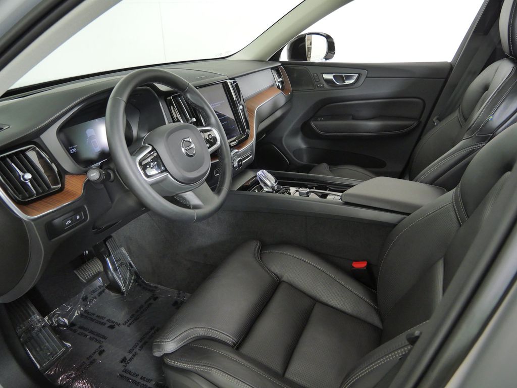 Thumbnail: 2023 Volvo XC60 - 38