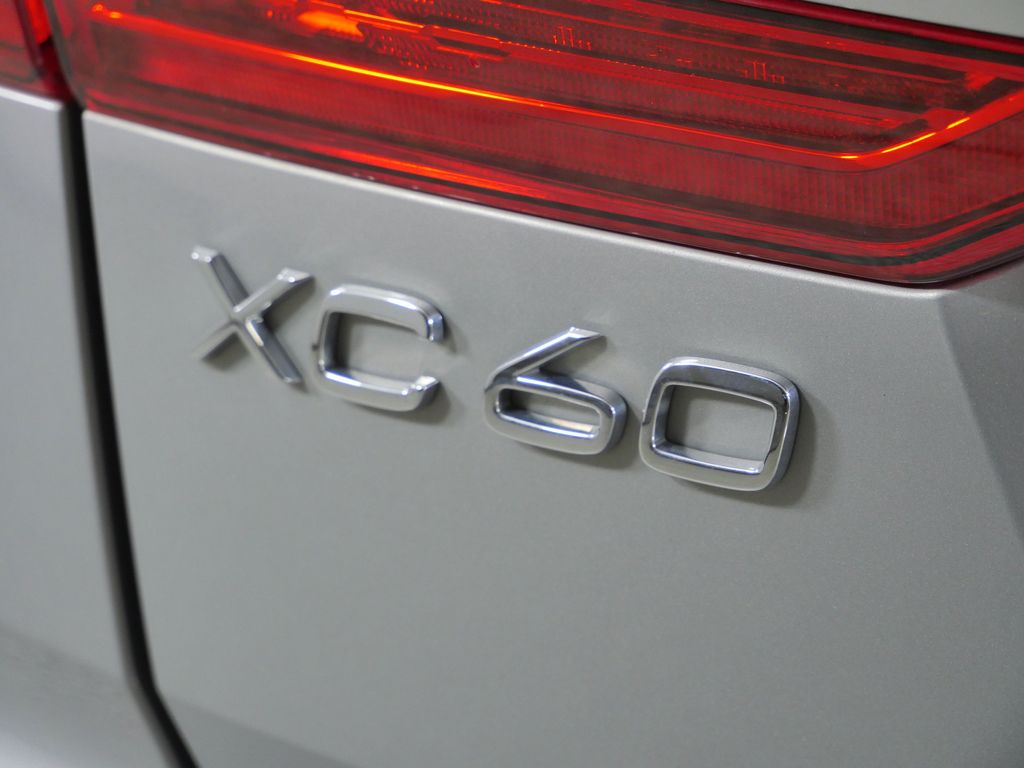 Thumbnail: 2023 Volvo XC60 - 23