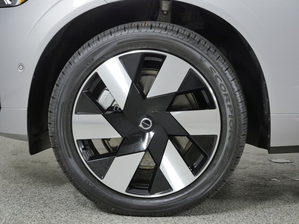 Thumbnail: 2023 Volvo XC60 - 25