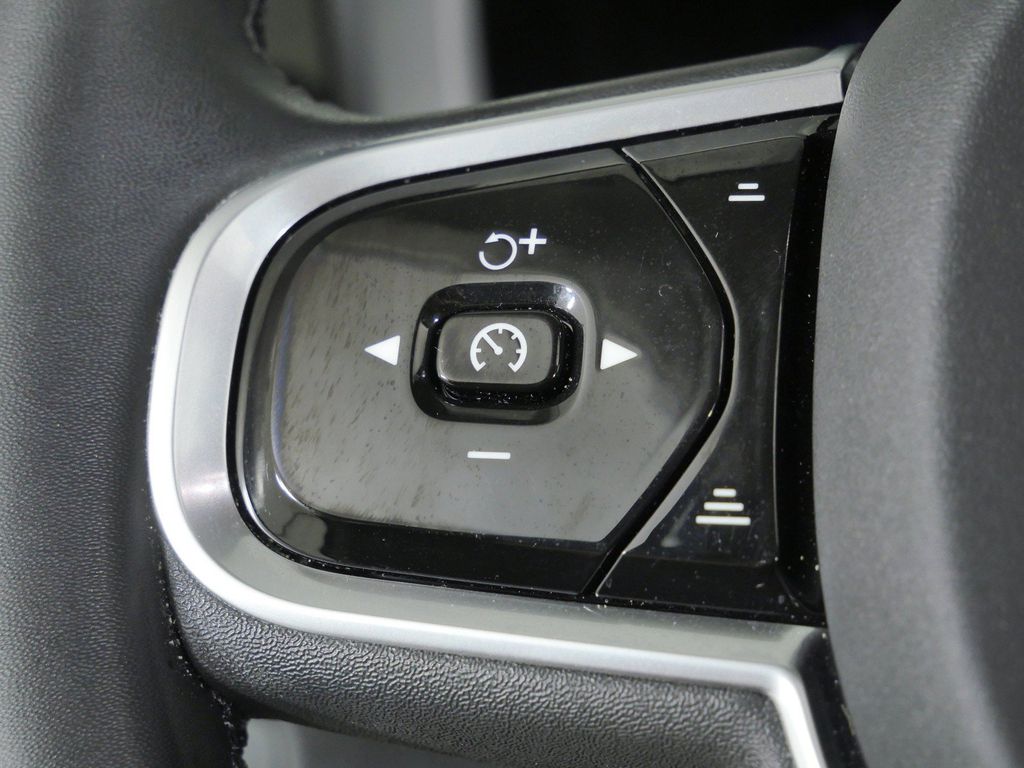 Thumbnail: 2023 Volvo XC60 - 44