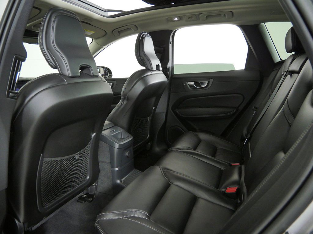 Thumbnail: 2023 Volvo XC60 - 35