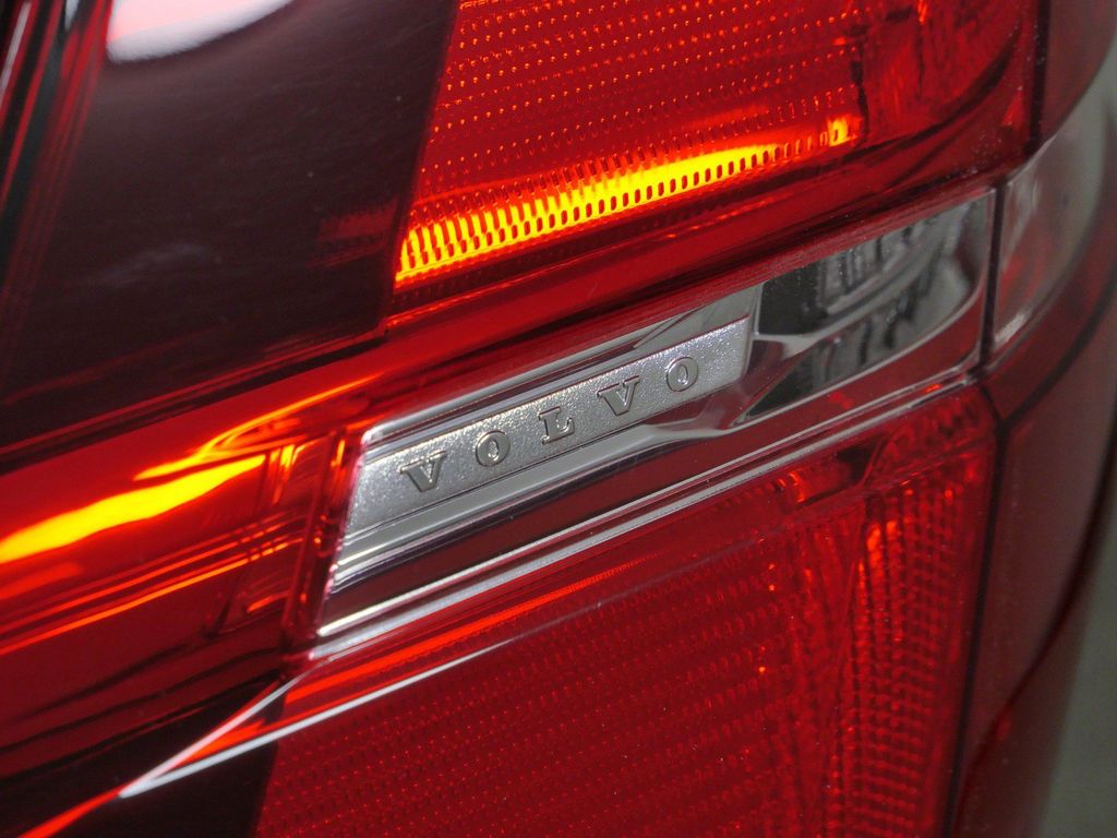 Thumbnail: 2025 Volvo XC60 - 27