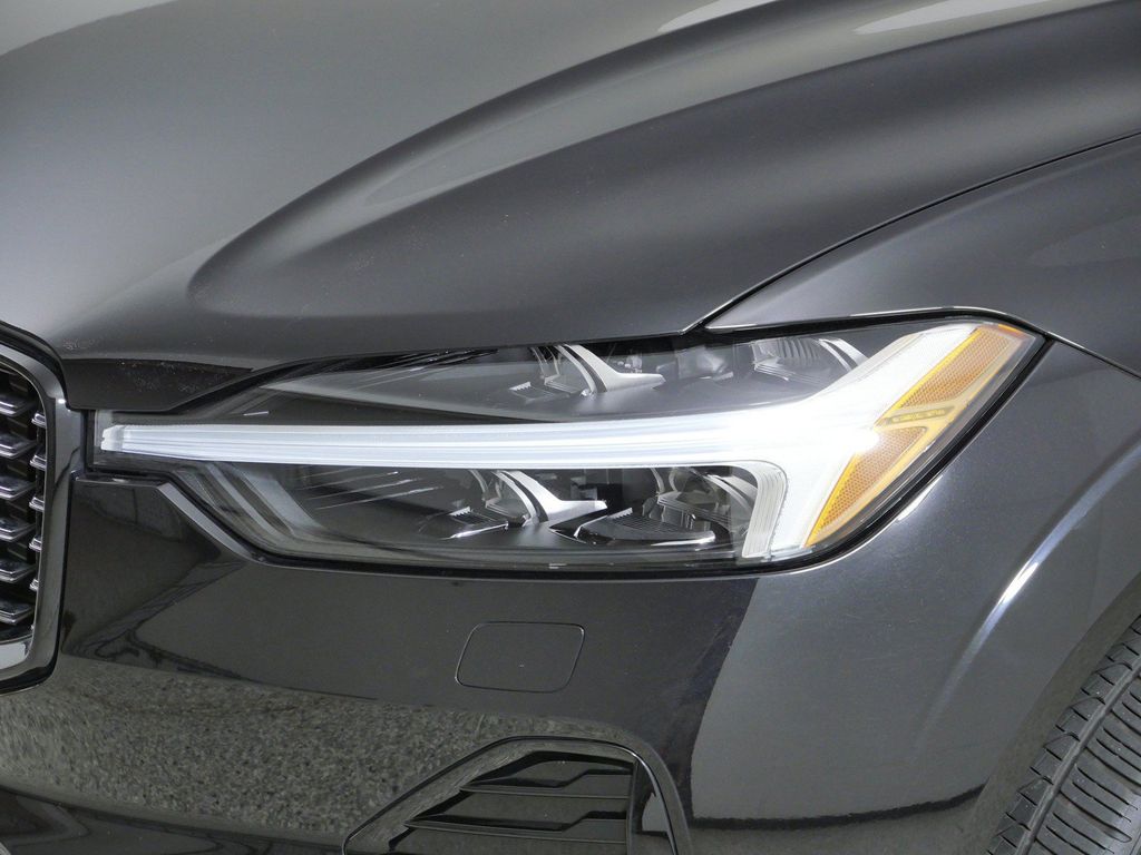 Thumbnail: 2025 Volvo XC60 - 17