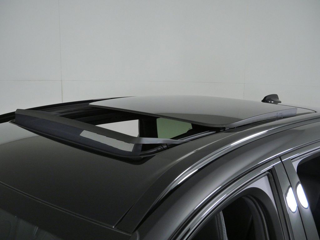 Thumbnail: 2025 Volvo XC60 - 26
